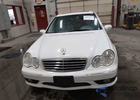 2005 Mercedes-Benz C 230 Kompressor Sport из США, поврежденный, VIN WDBRF40J25F710543